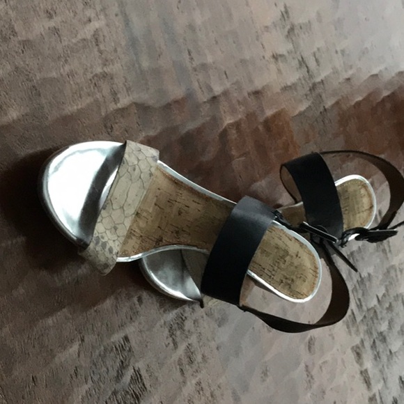 Shoes - Picture 2 of 5